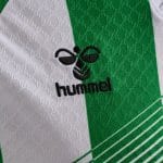 Camiseta primera equipación del Real Betis Balompié para niños temporada 2027. Diseño oficial verdiblanco para los más pequeños.