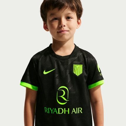 Segunda equipación del Atlético de Madrid 2027 para niños. Uniforme de visitante oficial para los jóvenes aficionados colchoneros.