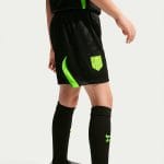 Segunda equipación del Atlético de Madrid 2027 para niños. Uniforme de visitante oficial para los jóvenes aficionados colchoneros.
