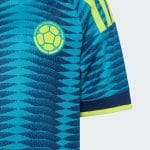 Segunda equipación de Colombia 2026 para niño. Camiseta oficial de visitante de la selección colombiana de fútbol.
