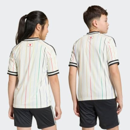 Camiseta de la segunda equipación de Japón 2026 para niños. Vista frontal del conjunto de fútbol oficial.
