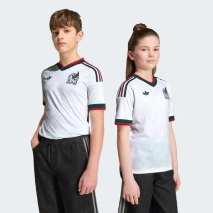 Segunda equipación de fútbol para niños de la selección de México para 2026. Uniforme de visitante oficial para los más pequeños.