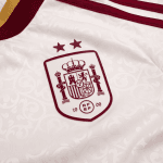 detalle camiseta visitante españa con dos estrellas