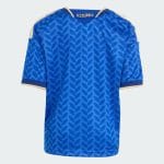 Primera equipación de fútbol de Italia 2026 para niño. Conjunto oficial de camiseta y pantalón corto de la Azzurra para niños.