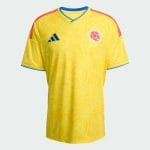 Camiseta de fútbol de la primera equipación de Colombia para 2026. Uniforme oficial de local para adulto en su tradicional color amarillo.