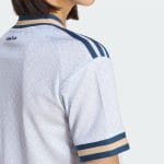 Camiseta de la segunda equipación de Italia 2026 para adulto. Modelo de manga corta en color blanco oficial de la selección italiana.
