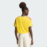Camiseta de la primera equipación de la Selección Colombia para mujer, versión 2026. Modelo de manga corta para aficionada.
