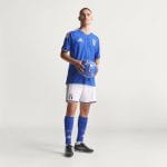 Camiseta de fútbol de la primera equipación de Italia para el Mundial 2026, versión para adulto. Producto oficial de la Azzurra.