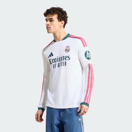 Camiseta de manga larga de la primera equipación del Real Madrid para la temporada 2026/2027.