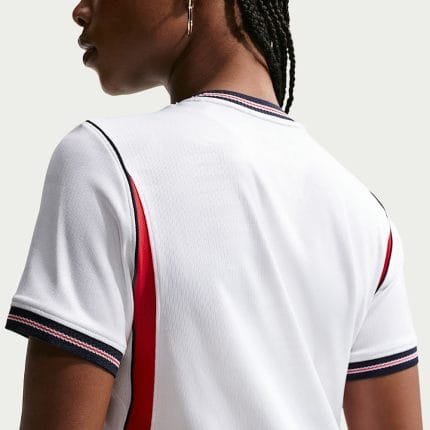 Camiseta de fútbol de la primera equipación de Inglaterra 2026 para mujer. Uniforme oficial de la selección inglesa femenina.