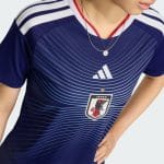 Camiseta de fútbol para mujer de la primera equipación de Japón 2026/27. Viste los colores de la selección japonesa.