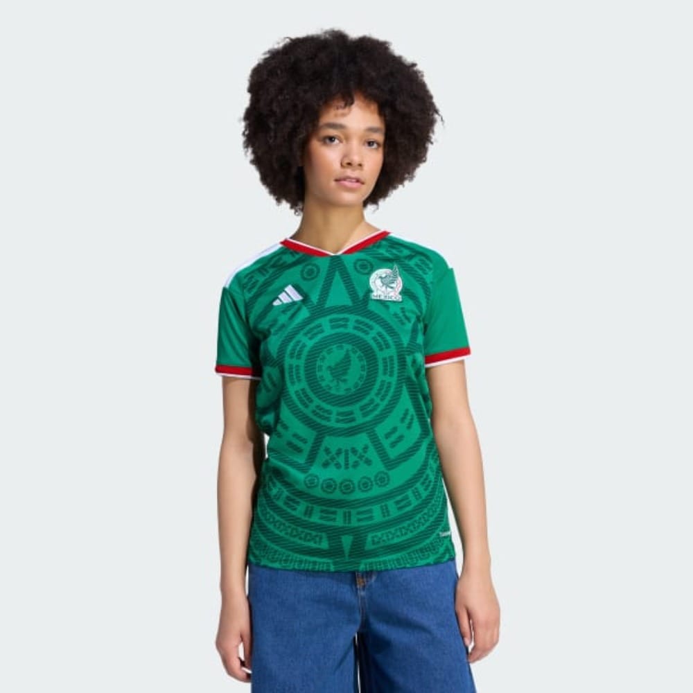 CAMISETA MUJER MÉXICO 2026 Camiseta de la primera equipación de México 2026 para mujer. Uniforme oficial de la selección mexicana de fútbol.