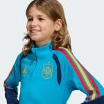 Camiseta de entrenamiento de España 2026 para niño. Modelo de manga larga de la equipación de entrenamiento oficial para niños.
