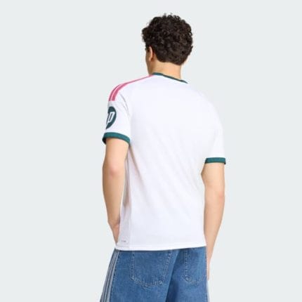 Camiseta oficial de la primera equipación del Real Madrid para la temporada 2027. Modelo de adulto en el tradicional color blanco.