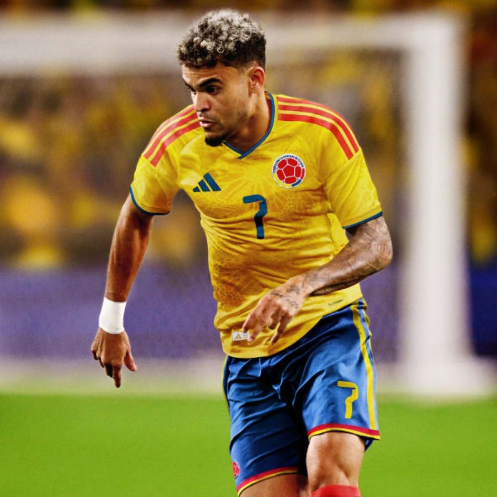 CAMISETA VERSION JUGADOR COLOMBIA 26 Camiseta versión jugador para adulto de la primera equipación de la Selección Colombia 2026. Diseño oficial color amarillo.