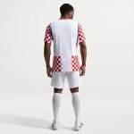 Camiseta de fútbol versión jugador de la primera equipación de Croacia para el Mundial 2026 para adulto.