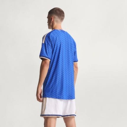 Camiseta de fútbol de Italia para adulto, versión jugador de la primera equipación temporada 2026. Diseño ajustado y transpirable.