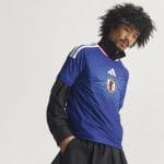 Camiseta de fútbol versión jugador de la primera equipación de Japón para la temporada 26/27. Talla de adulto.