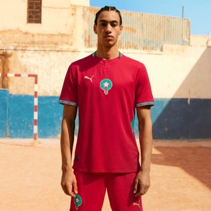 Camiseta Versión Jugador de la primera equipación de Marruecos 2026 para adulto. Ajuste atlético y escudo termosellado.