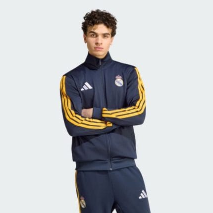 Chándal negro de entrenamiento del Real Madrid 2026 para adulto. Conjunto oficial de chaqueta y pantalón de la equipación de viaje.