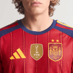 detalle camiseta version jugador españa con dos estrellas 2026