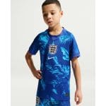 Equipación de portero para niño de la selección de Inglaterra 2026. Incluye camiseta y pantalón corto oficiales.