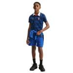 Equipación de niño de la primera equipación de Francia para el Mundial 2026. Camiseta y pantalón oficial para niños.
