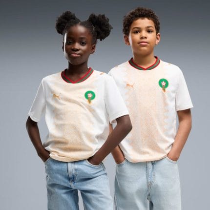 Segunda equipación de Marruecos para niño, versión Mundial 2026. Camiseta y pantalón oficial para los más pequeños aficionados.