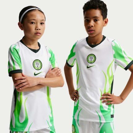 Segunda camiseta de Nigeria 2026 para niños. Equipación oficial de la selección nigeriana en versión infantil.