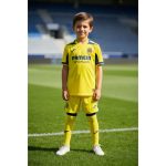 Primera equipación oficial del Villarreal CF para niños de la temporada 2026/2027. Kit completo de camiseta y pantalón amarillo.