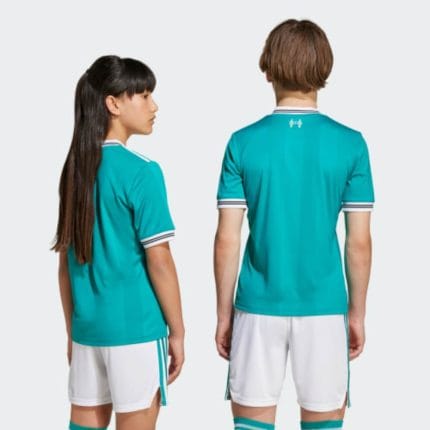 Tercera equipación para niños del Liverpool FC temporada 25/26. Camiseta oficial de fútbol infantil del Liverpool.