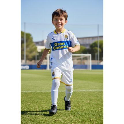 Tercera equipación de la UD Las Palmas para niños. Kit oficial completo con camiseta y pantalón para los jóvenes aficionados.