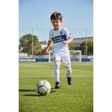 Tercera equipación de la UD Las Palmas para niños. Kit oficial completo con camiseta y pantalón para los jóvenes aficionados.