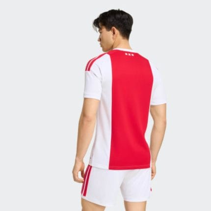 Camiseta de la primera equipación del Ajax de Ámsterdam para la temporada 26/27. Versión oficial para adulto.