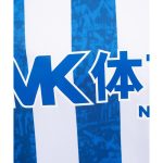 Vista frontal de la primera camiseta oficial del Deportivo Alavés para la temporada 2026/27 en su versión de adulto.