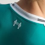 Vista frontal de la camiseta alternativa del Liverpool FC para la temporada 2025-2026. Tercera equipación de adulto.