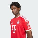 Camiseta oficial del Bayer Munich para adulto, primera equipación de la temporada 2026-2027. Diseño rojo tradicional.
