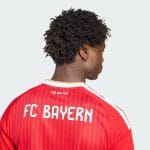 Camiseta oficial del Bayer Munich para adulto, primera equipación de la temporada 2026-2027. Diseño rojo tradicional.