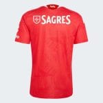 Imagen de la primera equipación de la camiseta del Benfica para la temporada 2026-2027 de adulto en color rojo oficial.