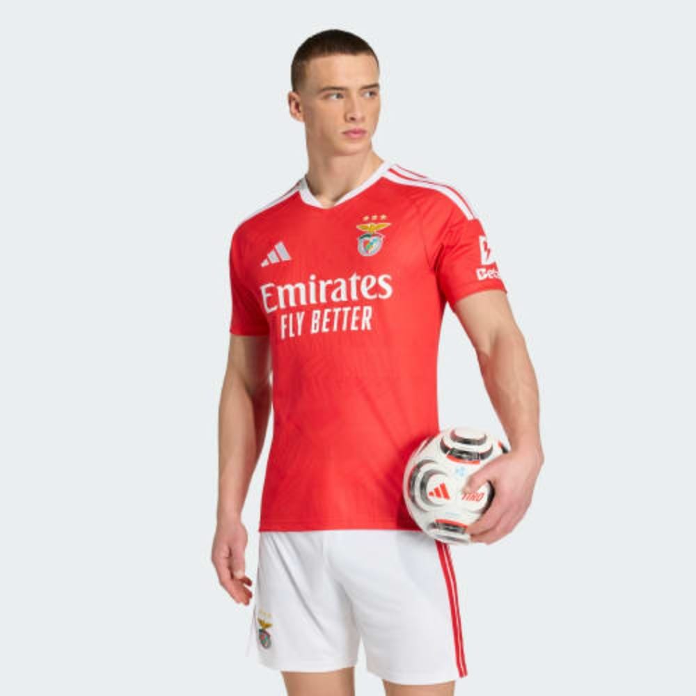 CAMISETA BENFICA 26/27 Imagen de la primera equipación de la camiseta del Benfica para la temporada 2026-2027 de adulto en color rojo oficial.
