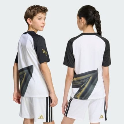 Camiseta de calentamiento para niños de la Juventus para la temporada 2026/2027. Equipación pre-partido oficial para infantil.