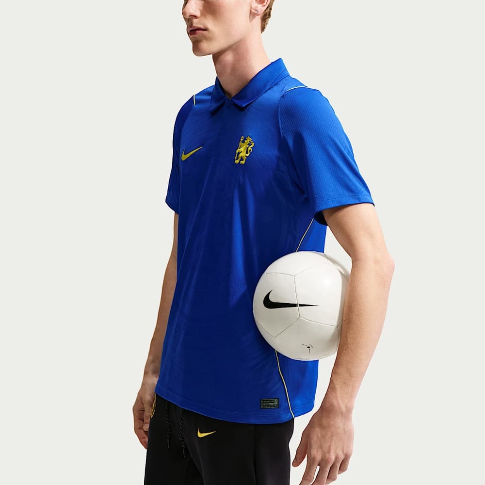 Camiseta Chelsea FC 2026/2027 Camiseta de la primera equipación del Chelsea FC para la temporada 2026/2027 para adulto. Diseño oficial del club en color azul.