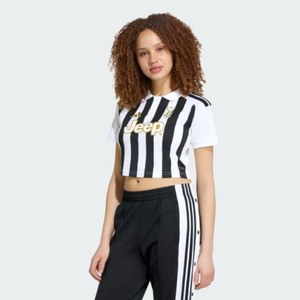 CAMISETA CORTA MUJER JUVENTUS 26/27 Camiseta de fútbol para mujer de la primera equipación de la Juventus para la temporada 2026/2027. Diseño oficial de manga corta.