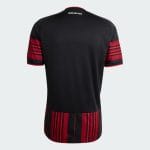 Camiseta de fútbol del Eintracht Frankfurt para la temporada 26/27. Viste la primera equipación oficial para adulto.