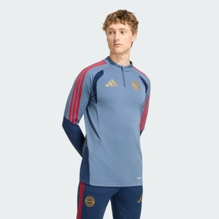 Camiseta de entrenamiento del Bayer Munich temporada 26/27 para adulto. Ropa deportiva oficial del club bávaro para entrenar.