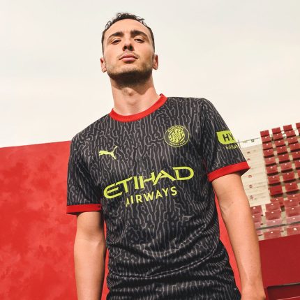 Camiseta de fútbol del Girona FC, segunda equipación visitante para la temporada 2026/27. Diseño oficial para adulto.