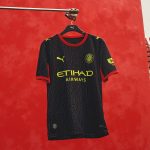 Camiseta de fútbol del Girona FC, segunda equipación visitante para la temporada 2026/27. Diseño oficial para adulto.