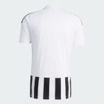 Camiseta de la primera equipación de la Juventus para la temporada 2026/2027. Versión de adulto con los colores clásicos.