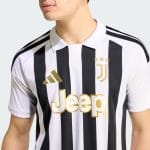 Camiseta de la primera equipación de la Juventus para la temporada 2026/2027. Versión de adulto con los colores clásicos.