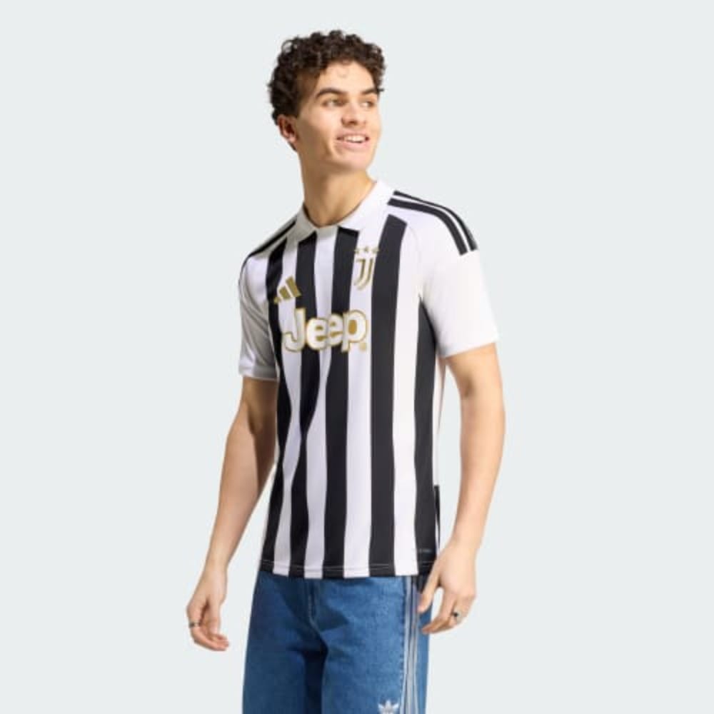 CAMISETA JUVENTUS 26/27 Camiseta de la primera equipación de la Juventus para la temporada 2026/2027. Versión de adulto con los colores clásicos.